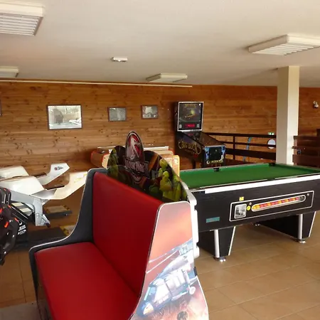 Au Rdc 5 Personnes Terrasse Piscine Lägenhet